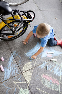 Chalk in six different colours.